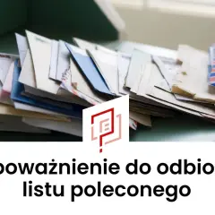 Stos listów poleconych, gotowych do odbioru. Potrzebne upoważnienie do odbioru listu poleconego.