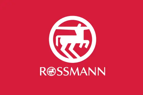 Logo Rossmann na czerwonym tle. Biały symbol konia w okręgu i napis "ROSSMANN". Informacja o możliwości zwrotów.