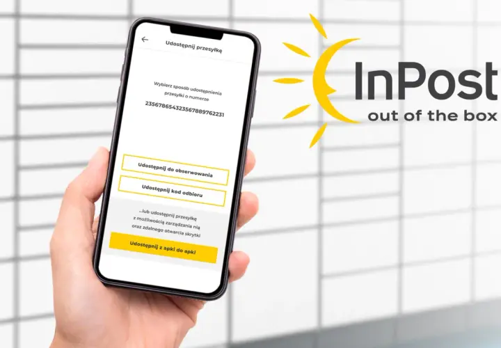 Dłoń trzyma smartfon z aplikacją InPost. Na ekranie opcje udostępniania przesyłki, np. "Udostępnij z apki do apki".